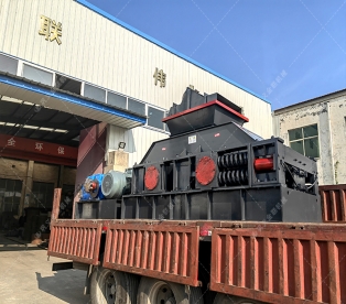 1208型單臺(tái)半自動(dòng)液壓對輥制砂機(jī)發(fā)貨圖片